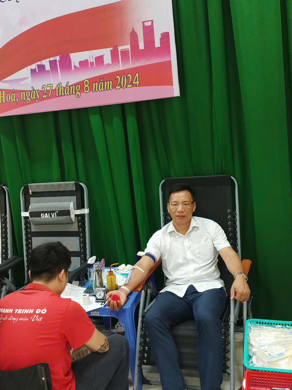 bs Đ&ocirc;ng hiến m&aacute;u.jpg