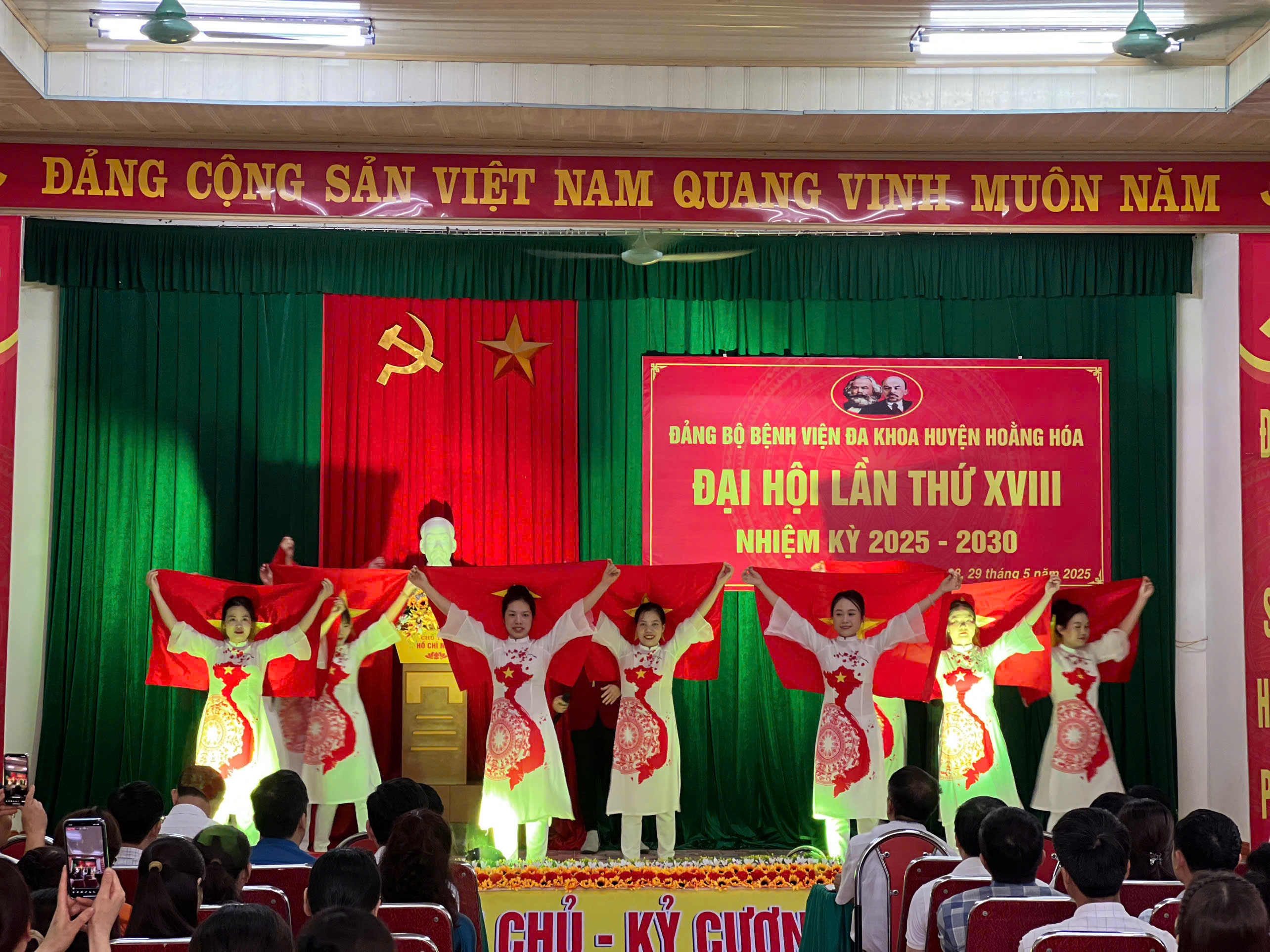 văn nghệ 3.jpg