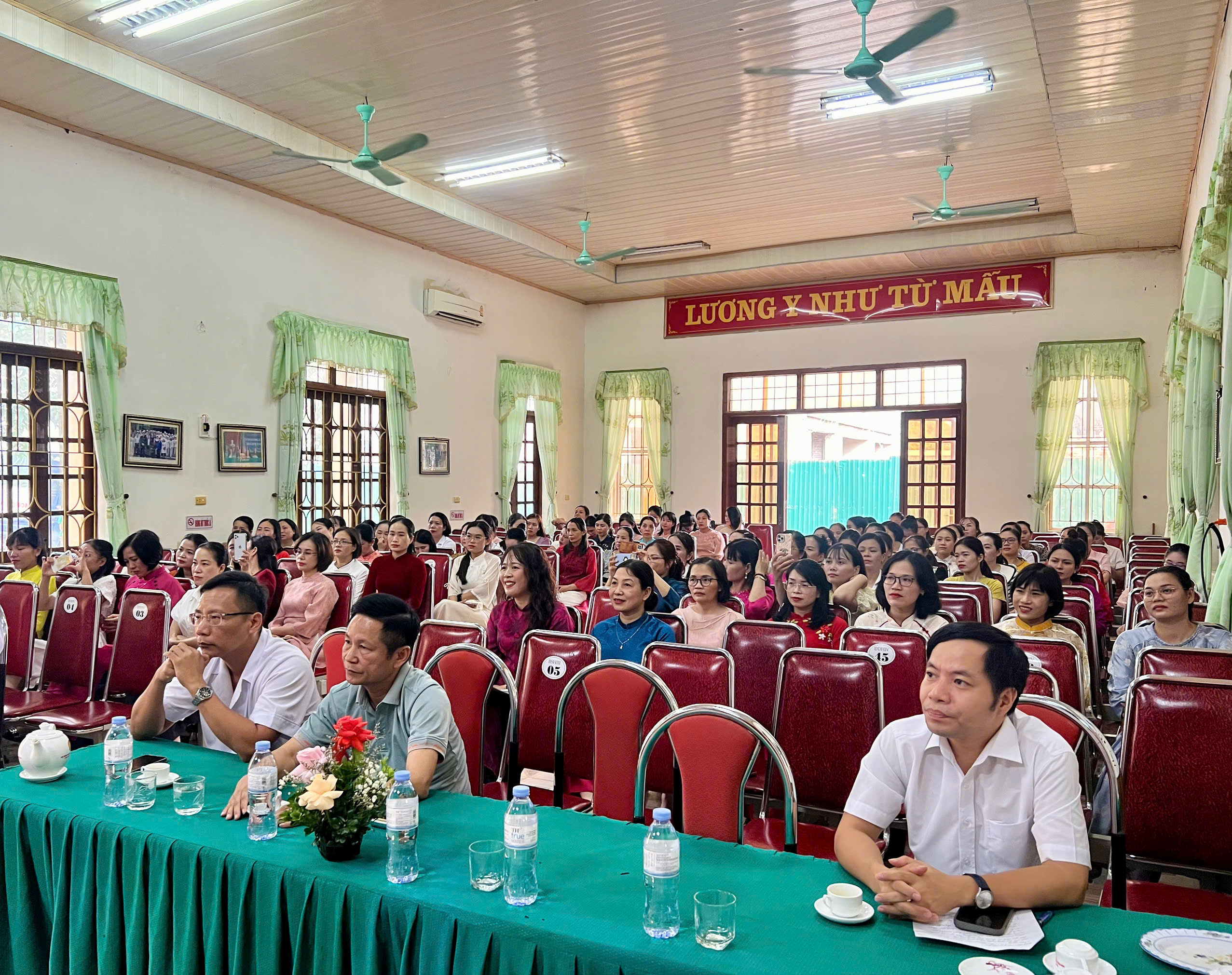 gen-h-hội trường b&aacute;c đ&ocirc;ng.jpg
