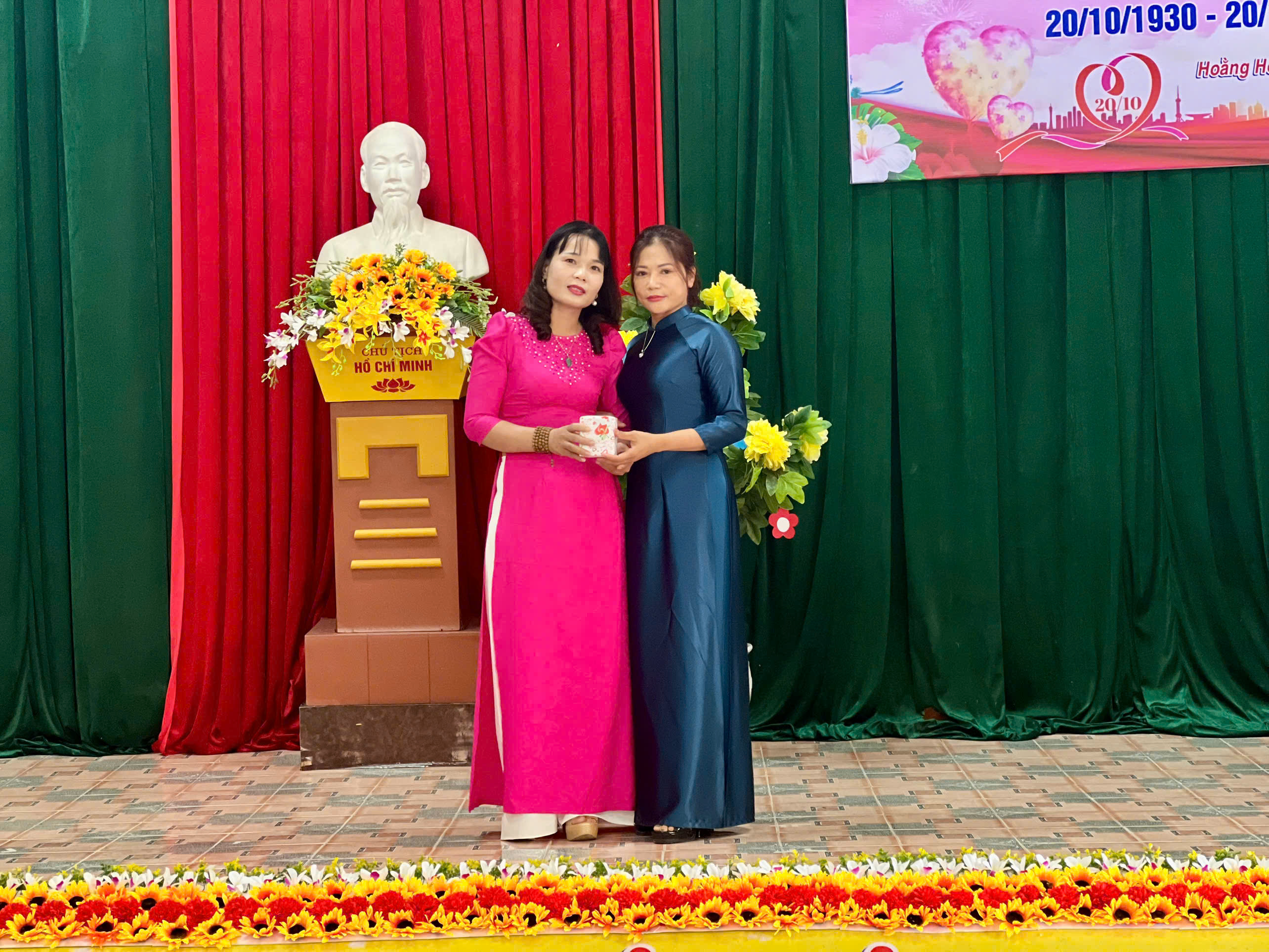 gen-h-ph&ograve;ng ctxh tặng qu&agrave;.jpg