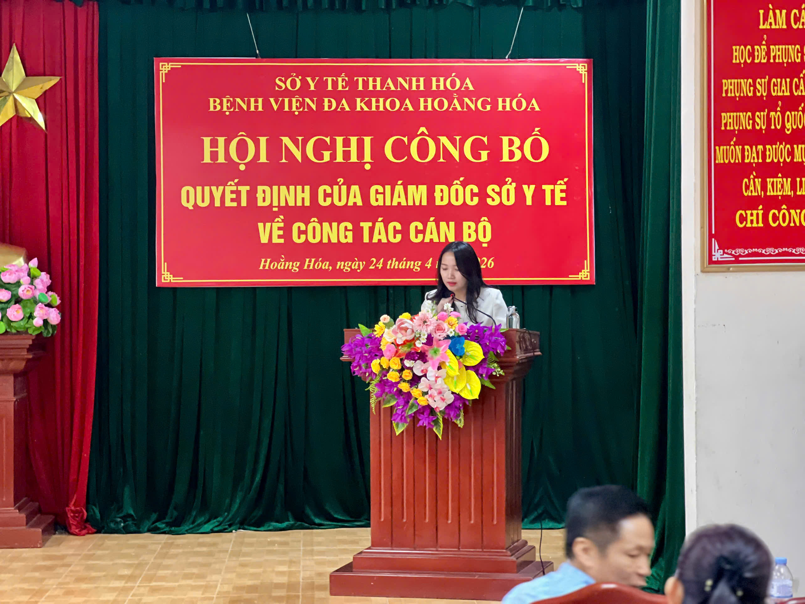 b&agrave; trần ngọc l&ecirc;.jpg