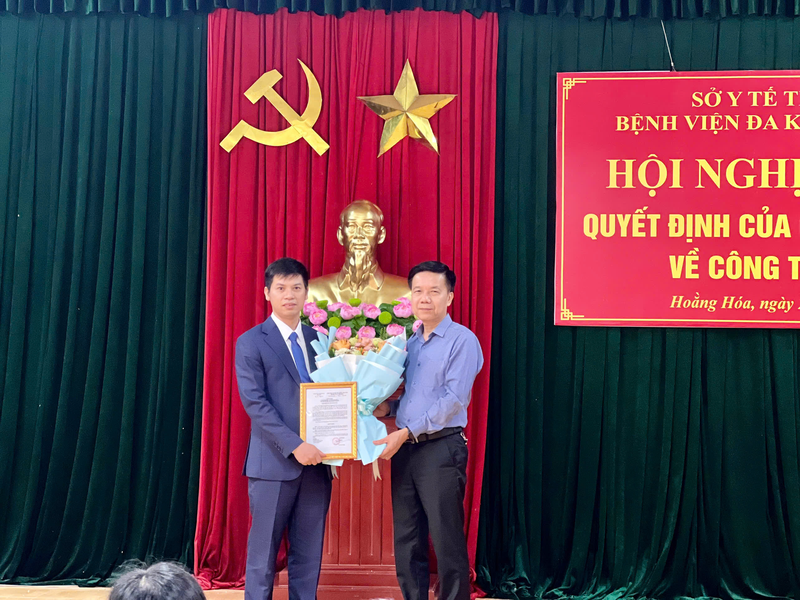 nhận quyết định.jpg